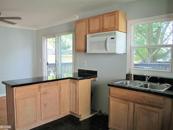 3rd image of 88 Canfield Dr