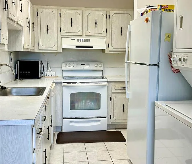1551 NW 20th Ave #102 — Photo 3