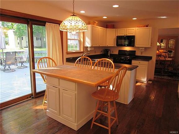 5th image of 95 Winchester Dr