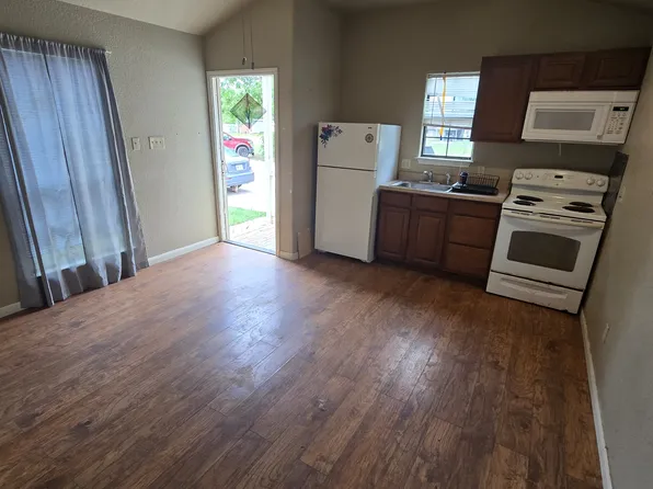 554 E 8th St #1, Yorktown, TX 78164