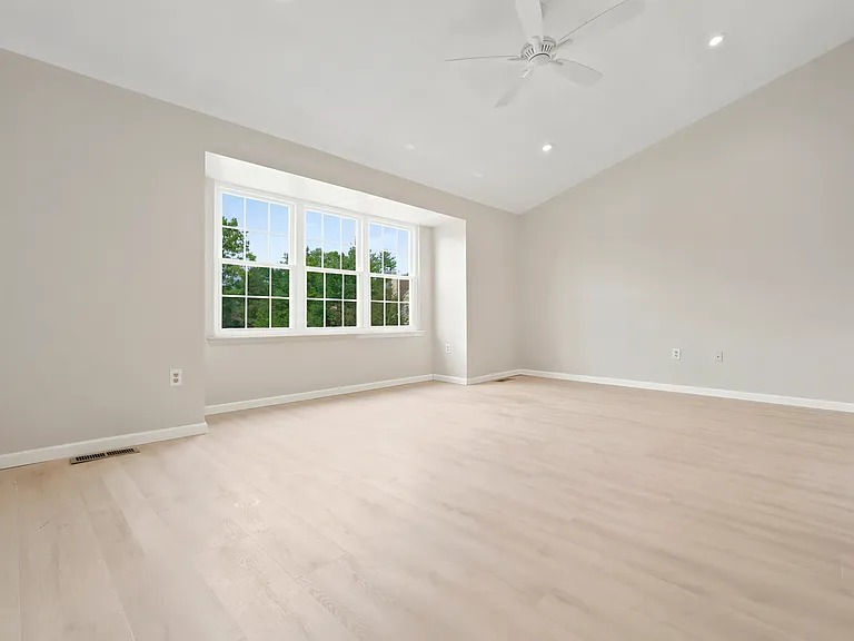 703 Porter Way W — Photo 18