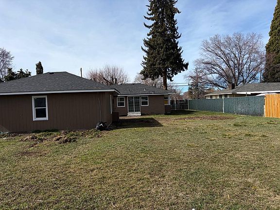 3rd image of 4225 Summers Ln