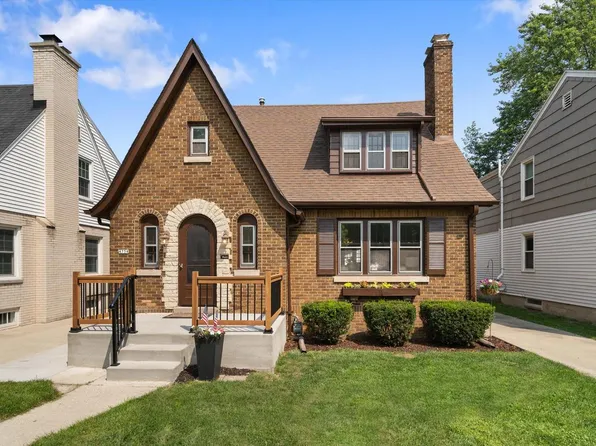 4754 North Hollywood AVENUE, Whitefish Bay, WI 53217