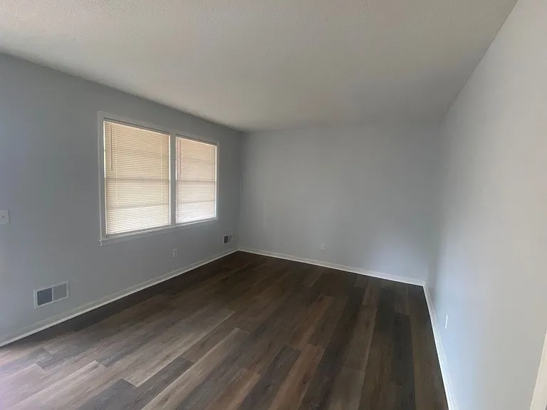 221 Ramblewood Dr — Photo 6