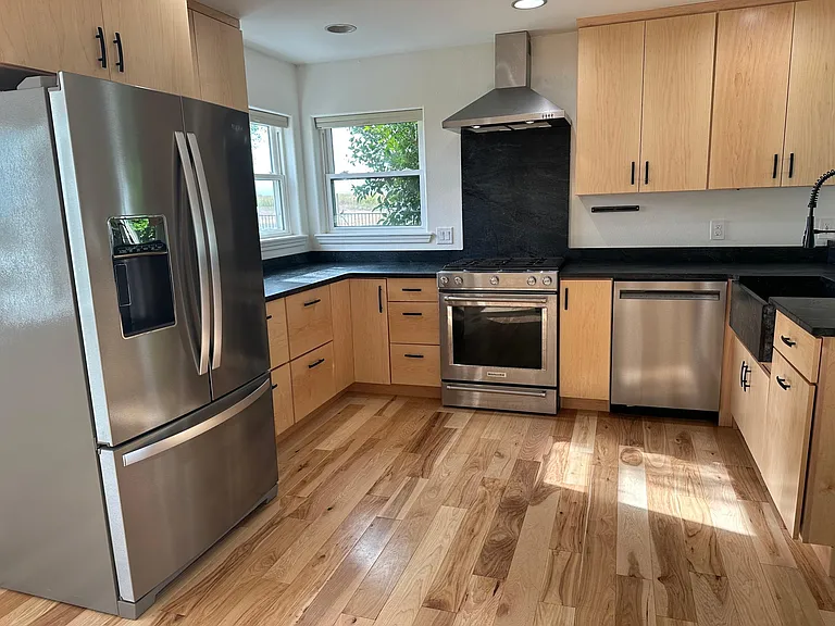 427 Edwards Dr — Photo 6
