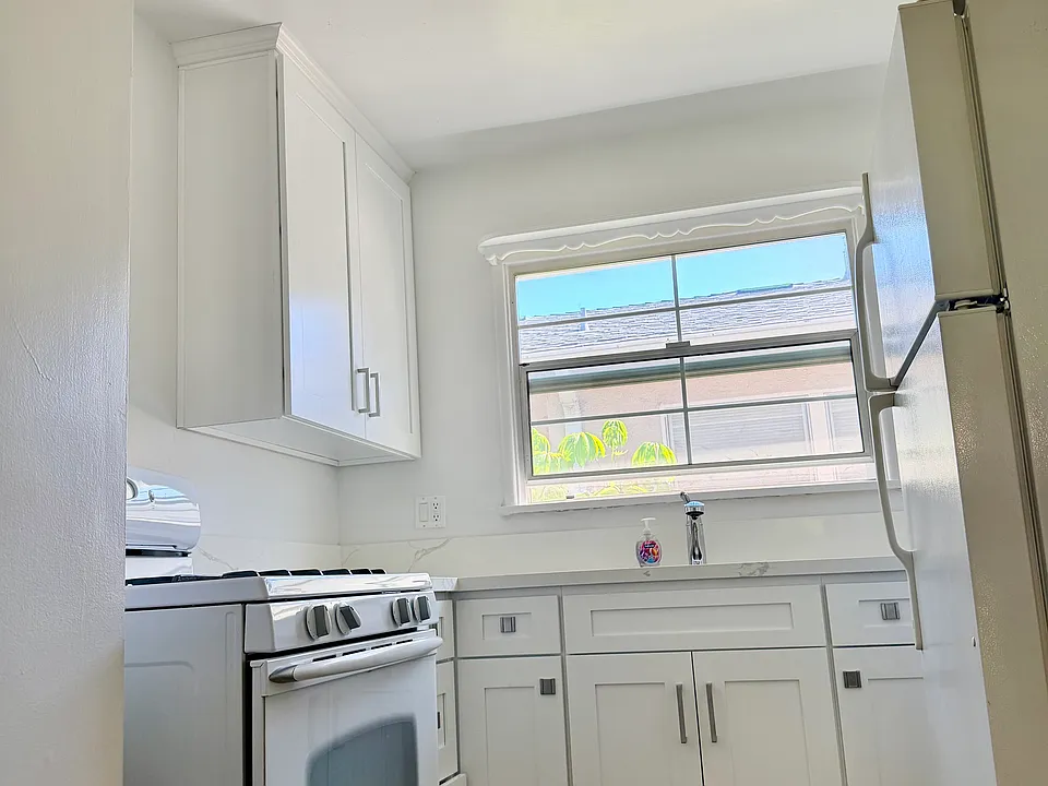 4210 Cahuenga Blvd #3