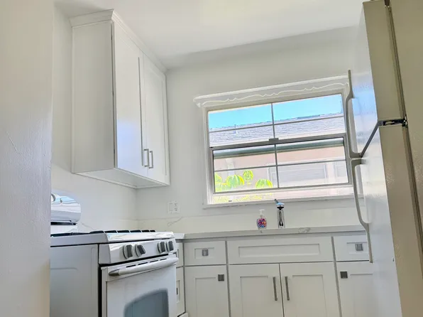 4210 Cahuenga Blvd APT 3, North Hollywood, CA 91602