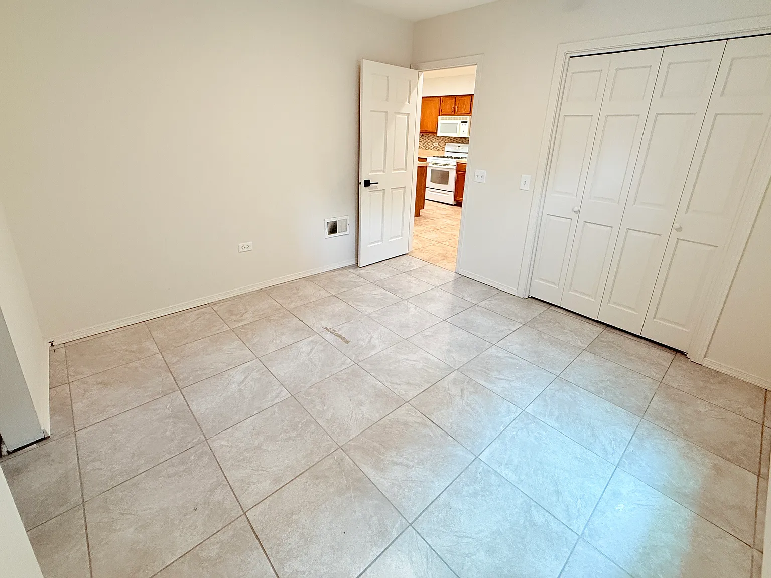 1 bed, 650 sqft, $1,600 — Photo 3