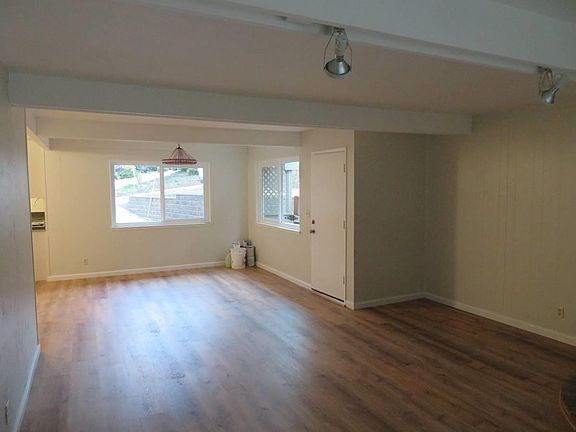 3rd image of 210 El Camino Dr