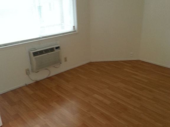 5th image of 920 V St APT 4