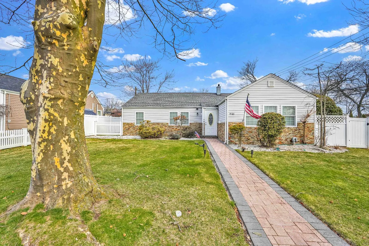 1563 Wilson Rd photo 1