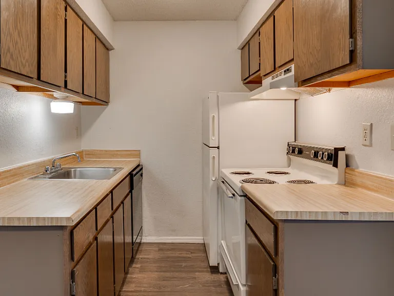 Quail Hollow Apartments — Photo 24