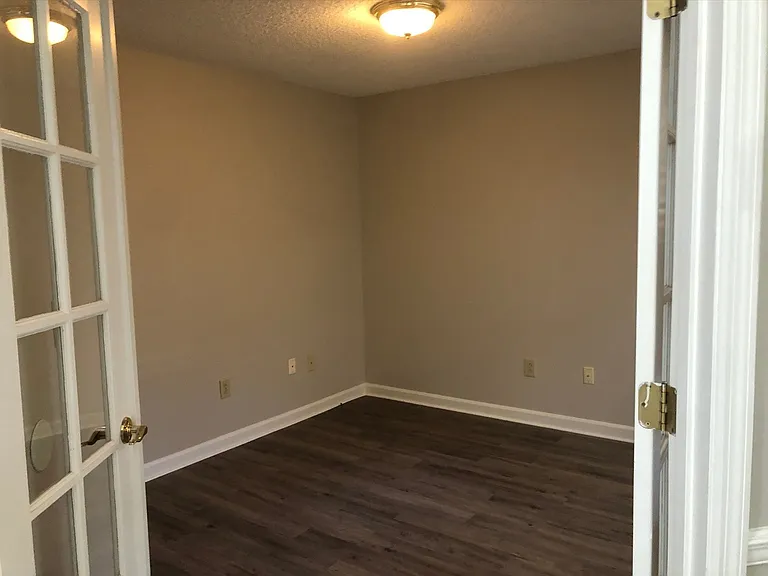 127 Philadelphia Dr — Photo 10