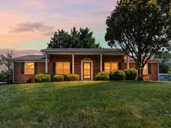 56 Idlewood Blvd, Staunton, VA 24401