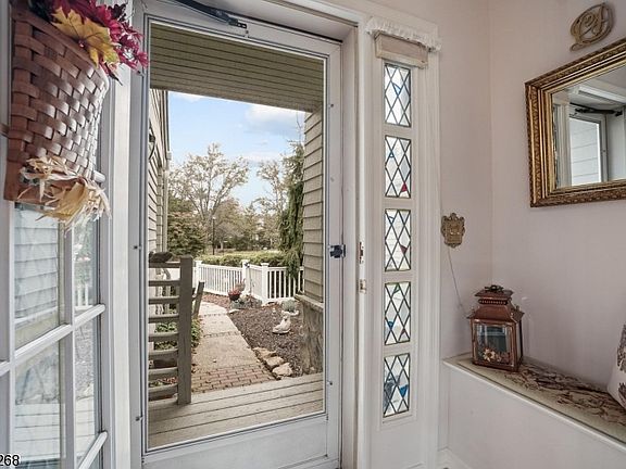 3rd image of 9 Windsor Ct #14