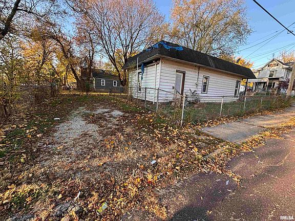 2nd image of 2414 NE Monroe St