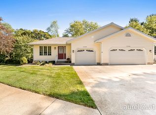 17000 Grandview Dr, Spring Lake, MI 49456