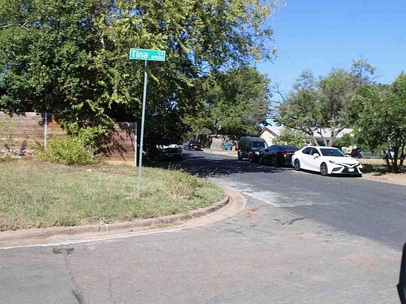 Exterior Neighborhood (street photo)