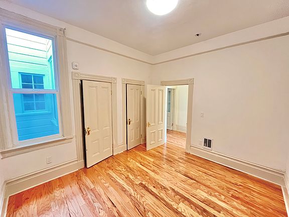 3rd image of 122-144 Tiffany Ave #132