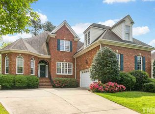 913 Strathorn Dr, Cary, NC 27519