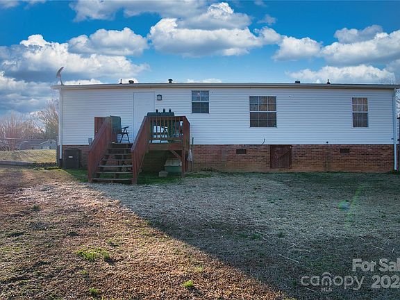 5th image of 261 Mountain Meadows Dr