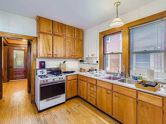 4th image of 1325 Dayton Ave