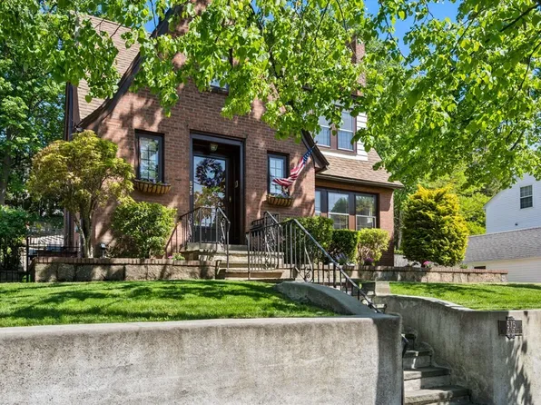 575 Pleasant St, Milton, MA 02186