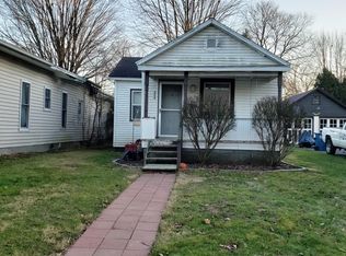 204 E County Line Rd, Wolcottville, IN 46795