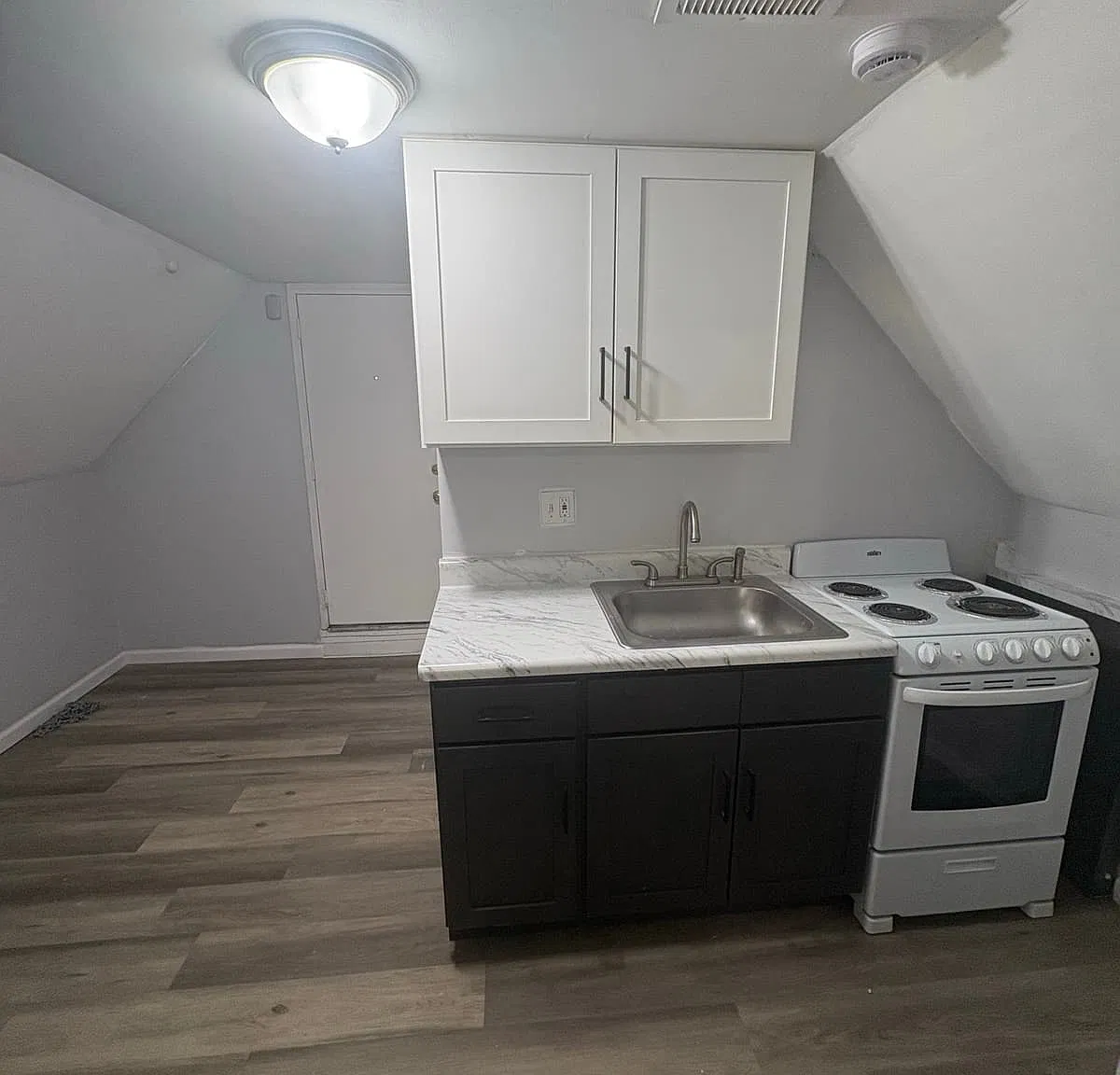 180 Lincoln Pl — Photo 1