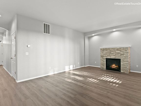 5th image of 1122 SE Roundelay St