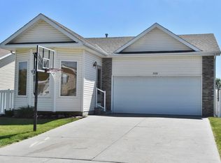7222 Silverthorn Dr, Lincoln, NE 68521