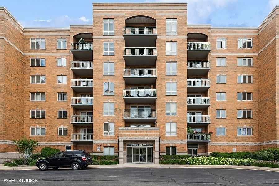 1st image of 6815 N Milwaukee Ave APT 601