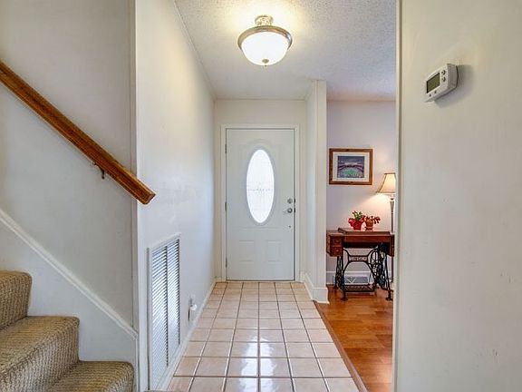 5th image of 129 Clearlake Dr E