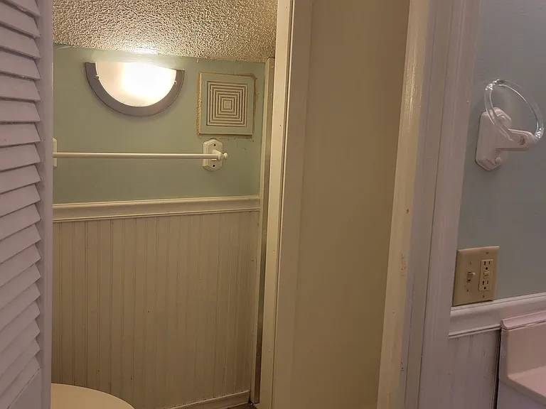 401 Central Ave — Photo 17