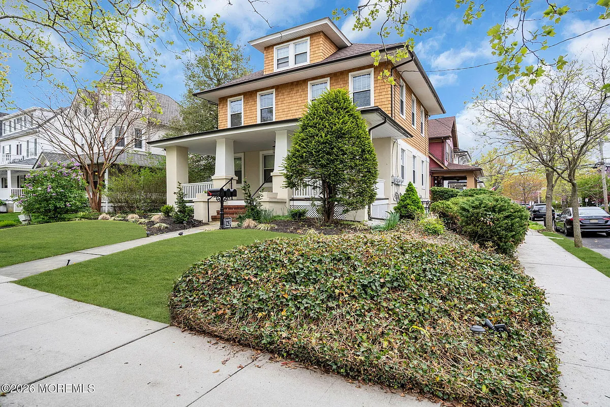 Building Photo - 614 7th Ave #3