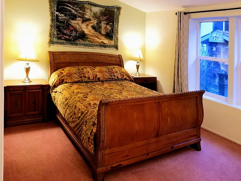 Second bedroom with queen bed.