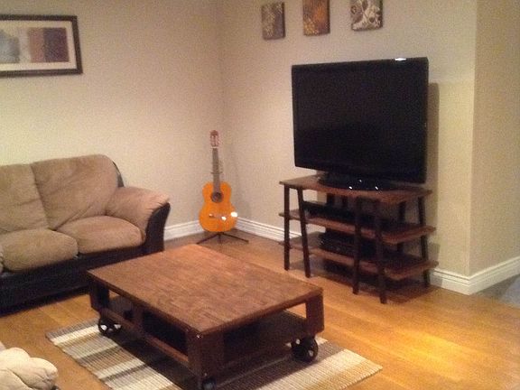 3rd image of 1330 Meadow Ct