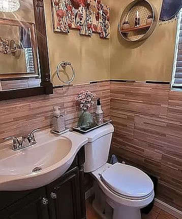 5th image of 44 Arlington Pl