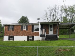 621 Orchard Rd, Pulaski, VA 24301