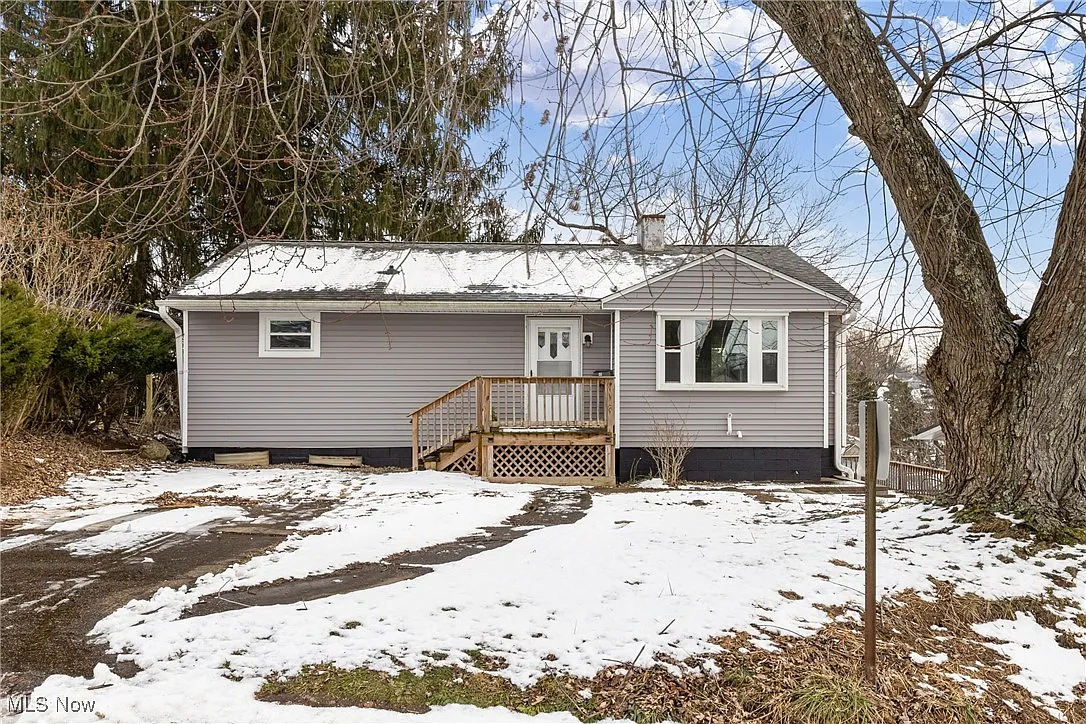 146 Hutchinson Dr photo 1