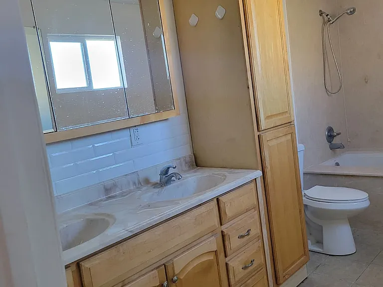 825 Grace St NE — Photo 5