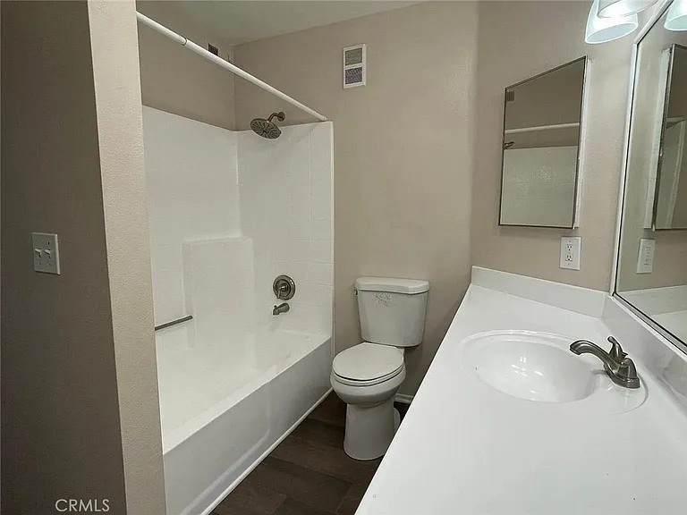 1200 Gaviota Ave #305 — Photo 11
