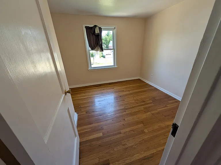 21100 Priday Ave — Photo 12