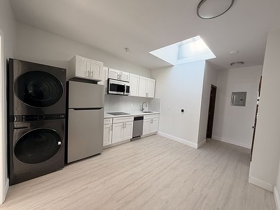 2nd image of 9212 Rockaway Beach Blvd Floor 1