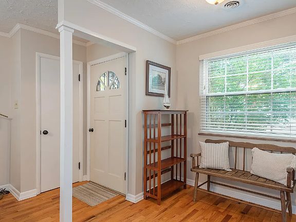 3rd image of 2111 N Park Blvd