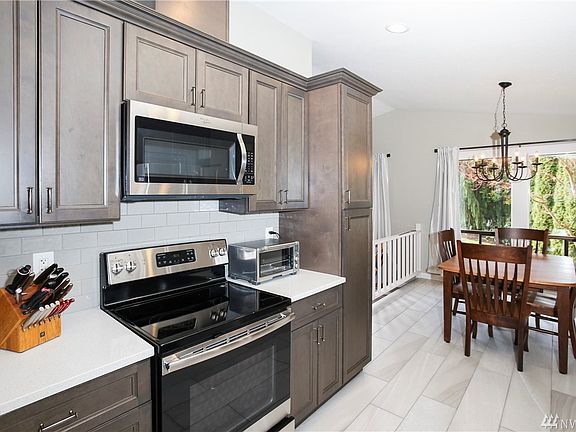 3rd image of 4917 136th St SE