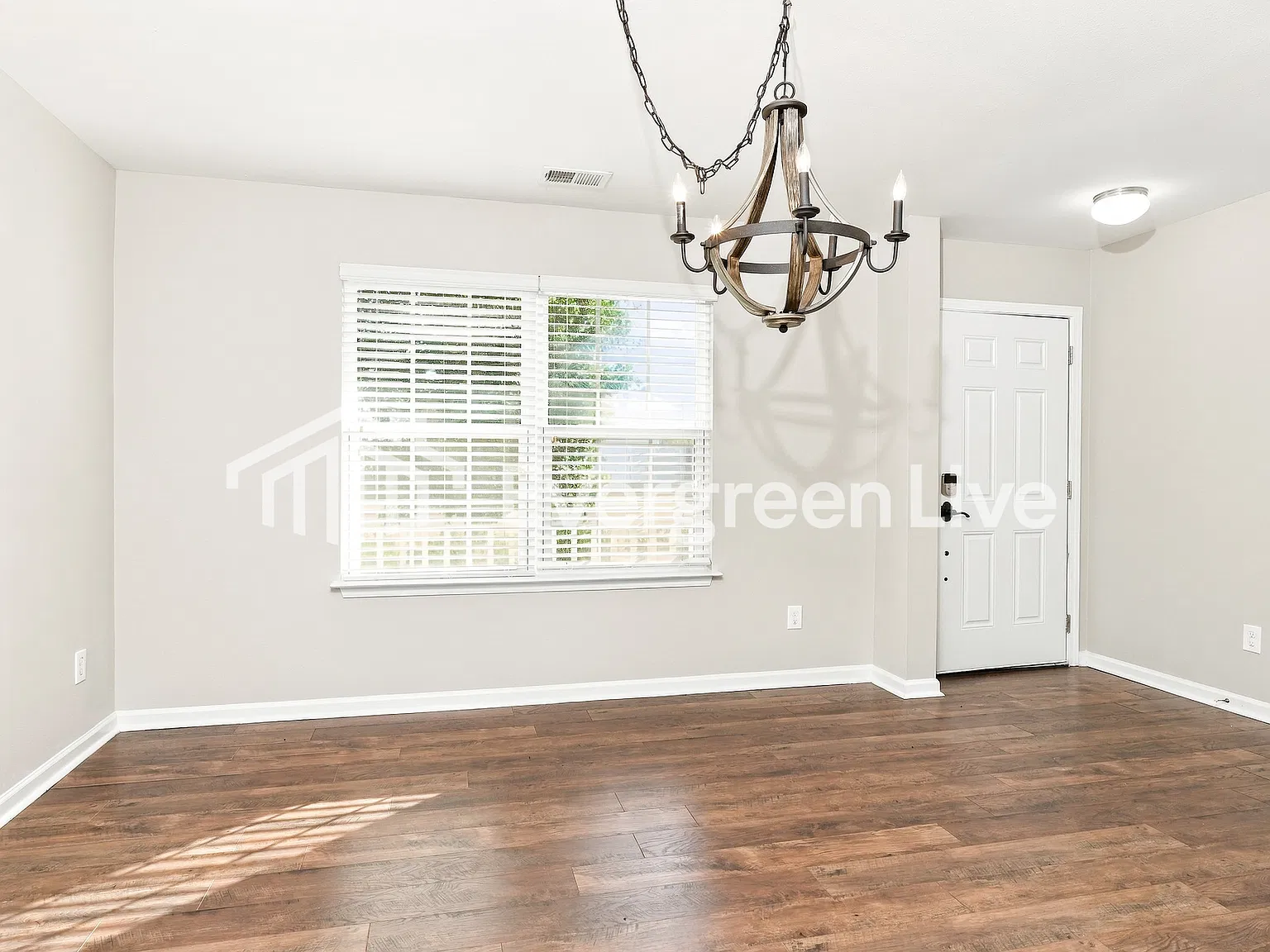 4 bed, 2.0 bath, 2200 sqft, $1,795 — Photo 3