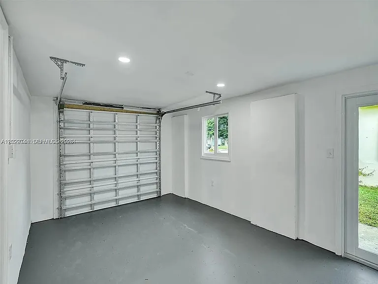 2573 Conroy Dr — Photo 48