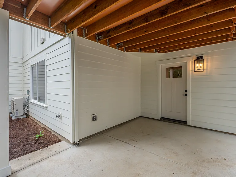 464 SE Haddock Ln — Photo 46