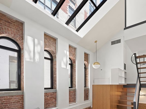 4th image of 196 6th Ave APT 1E